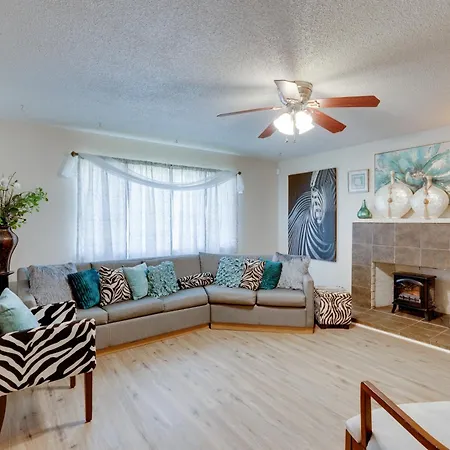 Breezy Fresno Home - Near Airport And Downtown Exterior photo