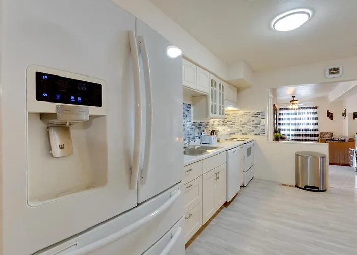 Breezy Fresno Home - Near Airport And Downtown